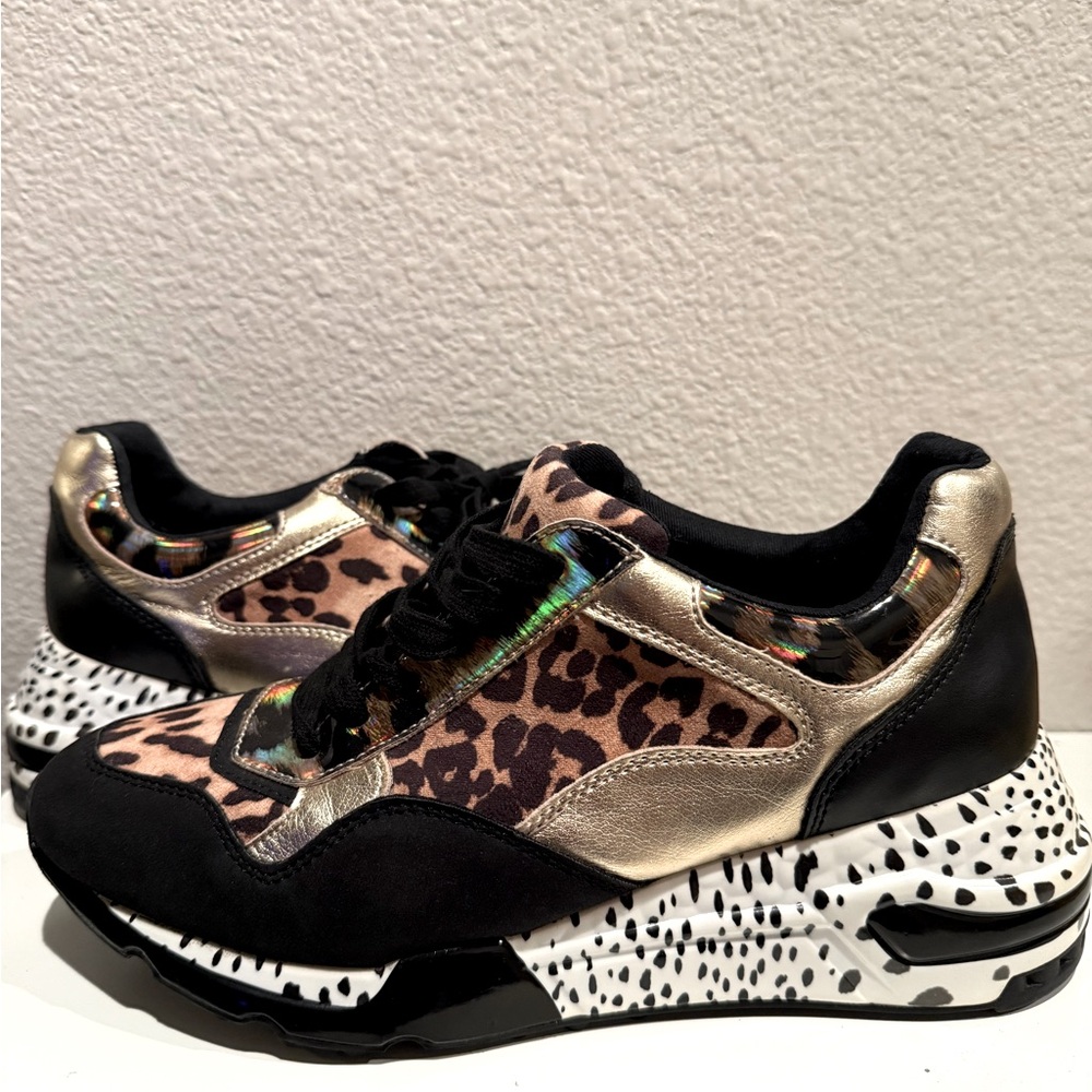 Steve Madden Leopard+Gold Sneakers Women's 9.5 like new/EUC